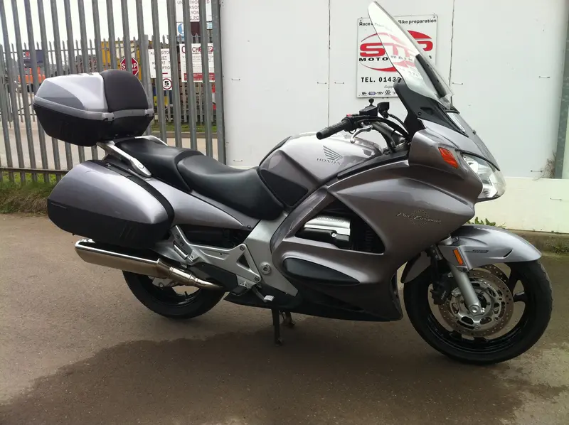 2004 Honda St1300 Pan European With Luggage 1