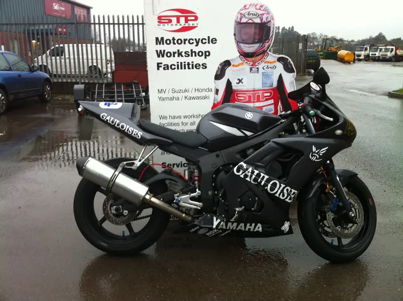 2005 Yamaha Yzf600 R6  Road & Track 1