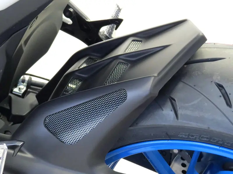 Suzuki Gsx-8S  2023 > Carbon Look & Silver Mesh  Rear Hugger By Powerbronze 1