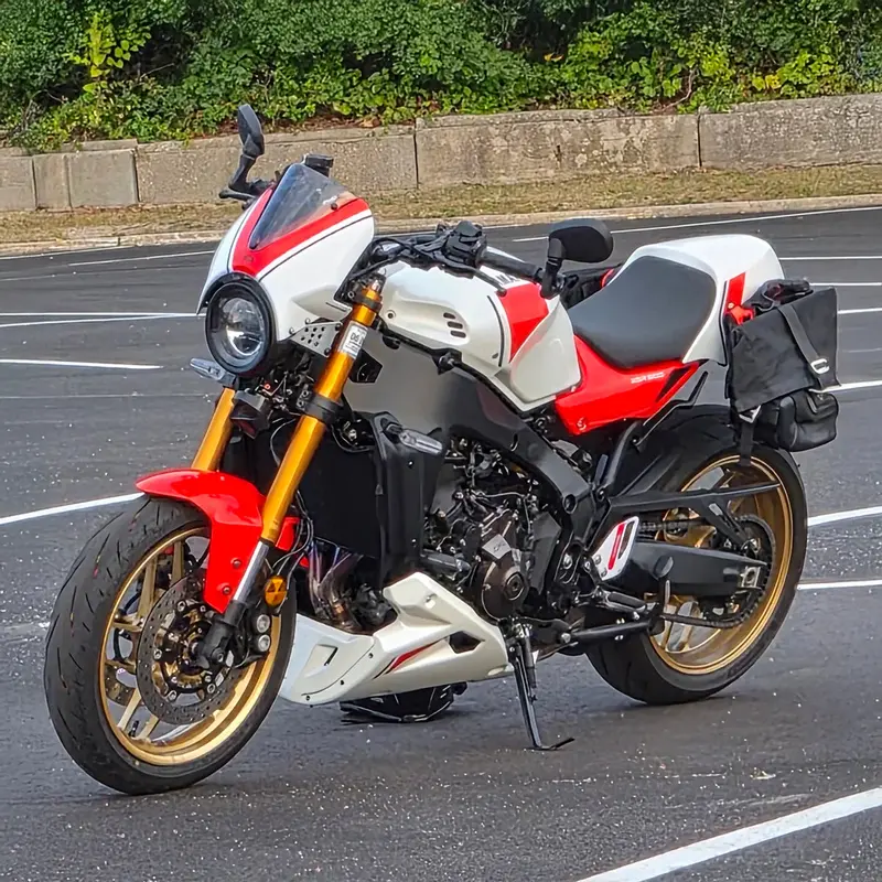 Yamaha Xsr900 2022 > Silky White  Belly Pan  By Pyramid 1